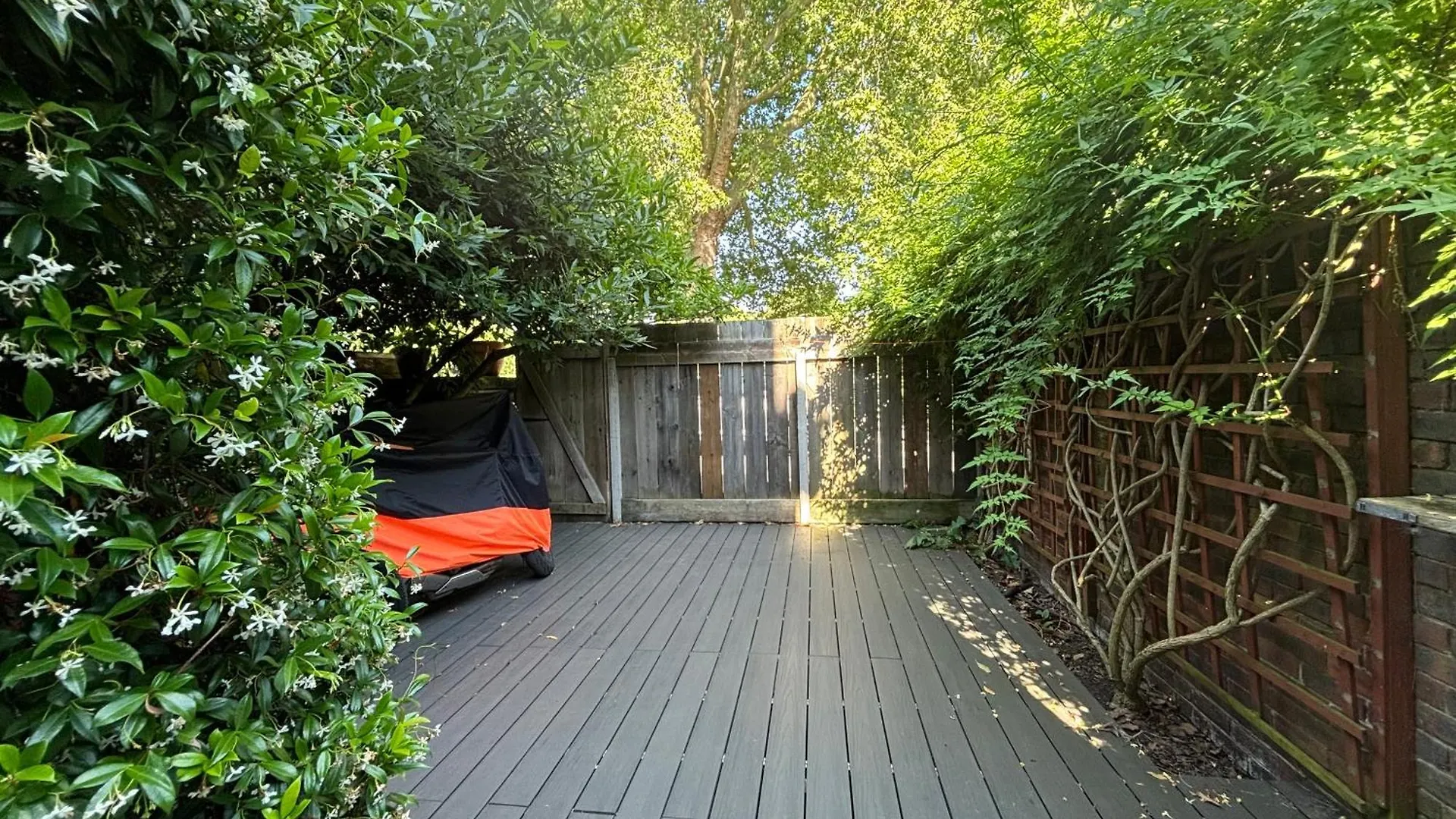 Contemporary Flat W Private Patio London Fields Apartment United Kingdom
